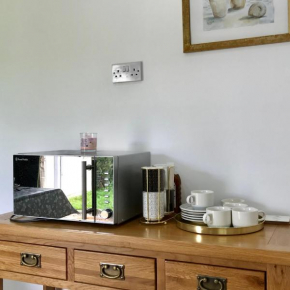 The Woodfarm Lodge - 3 Bedroom House with free Parking